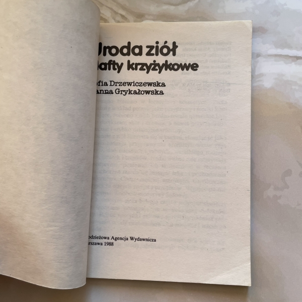 Uroda ziół. Haft krzyżykowy - Zofia Drzewiczewska