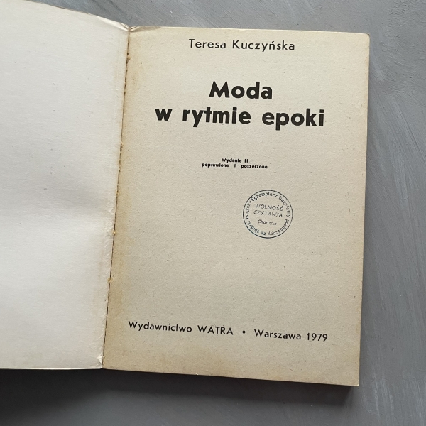 Moda w rytmie epoki - Teresa Kuczyńska
