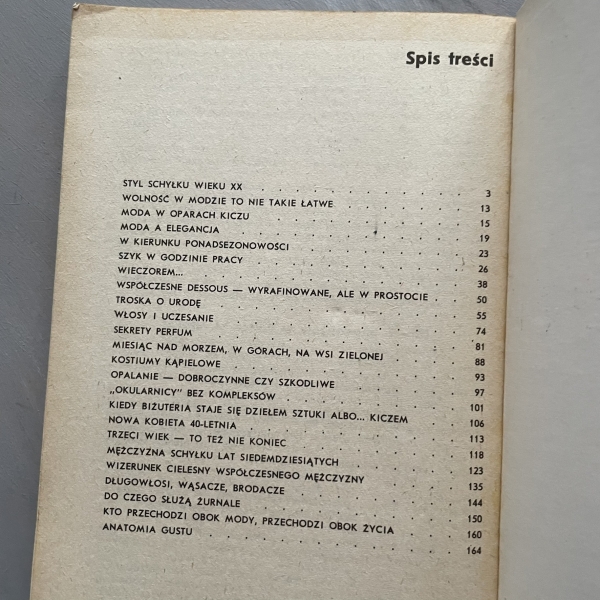 Moda w rytmie epoki - Teresa Kuczyńska