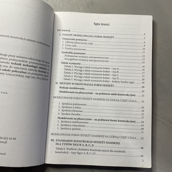Modelowanie form odzieży damskiej - Elżbieta Stark