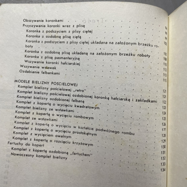 Szycie bielizny pościelowej - Jadwiga Issat