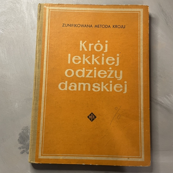 Zunifikowana metoda kroju. Krój lekkiej odzieży damskiej