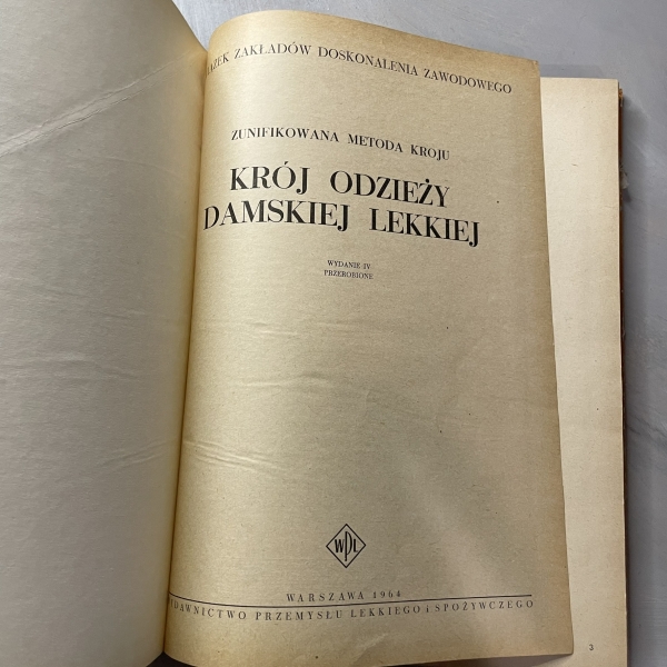 Zunifikowana metoda kroju. Krój lekkiej odzieży damskiej