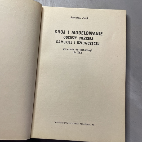 Krój i modelowanie odzieży ciężkiej damskiej i dziewczęcej - Stanisław Jurek