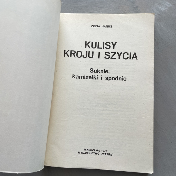 Kulisy kroju i szycia. Suknie, kamizelki, spodnie - Zofia Hanus