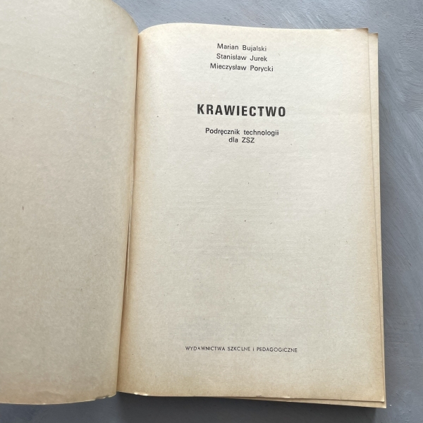 Krawiectwo. Podręcznik technologii dla ZSZ - Marian Bujalski