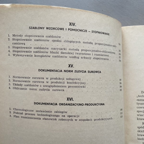 Krawiectwo. Podręcznik technologii dla ZSZ - Marian Bujalski
