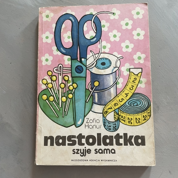 Nastolatka szyje sama - Zofia Hanus