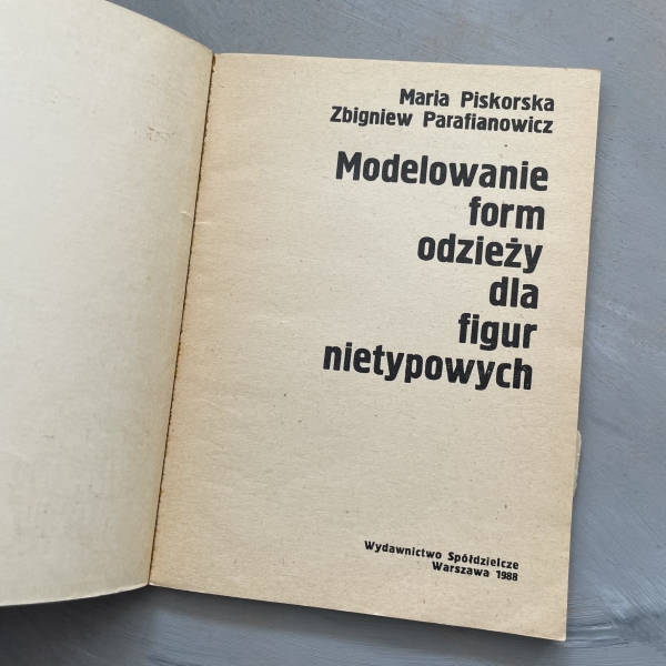 Modelowanie form odzieży dla figur nietypowych - Maria Piskorska, Zbigniew Piskorski