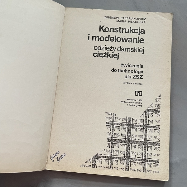 Konstrukcja i modelowanie odzieży damskiej ciężkiej - Zbigniew Parafianowicz