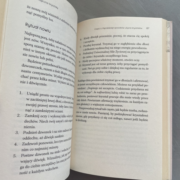Magiczne kryształy. Proste rytuały na szczęście - Richard Webster