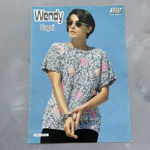 Wendy Capri - 3203 - karta ze wzorem - geometryczna bluzka i spódniczka