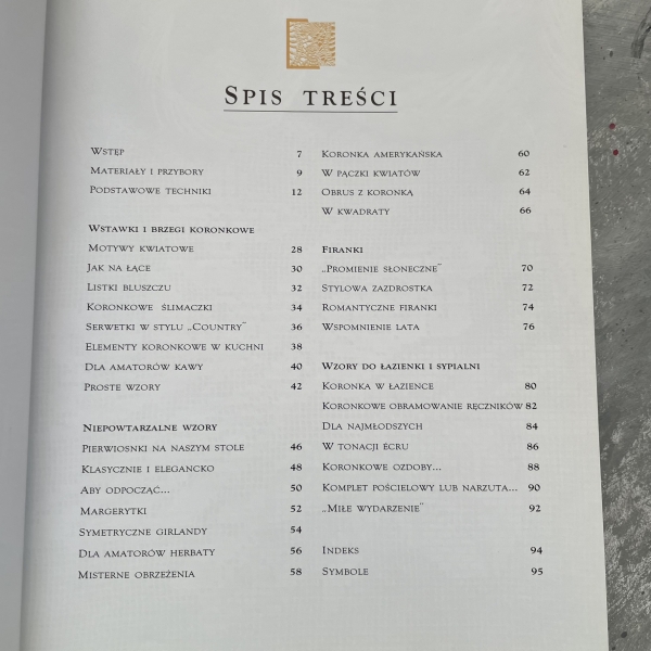 Wzory szydełkowe dla domu. Poduszki, firanki, serwetki, wykończenia