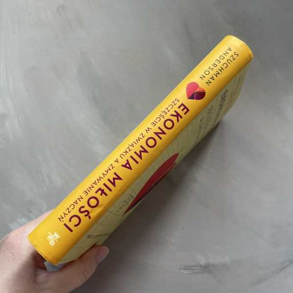 Ekonomia miłości. Szczęście w związku a zmywanie naczyń - Paula Szuchman