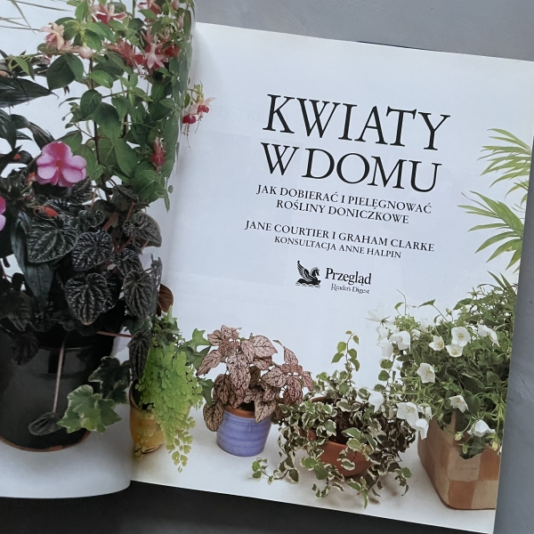 Kwiaty w domu. Jak dobierać i pielęgnować rośliny doniczkowe - Jane Courtier